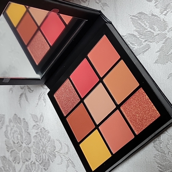 Huda "Coral Obsessions" Eyeshadow Palette - Picture 3 of 10